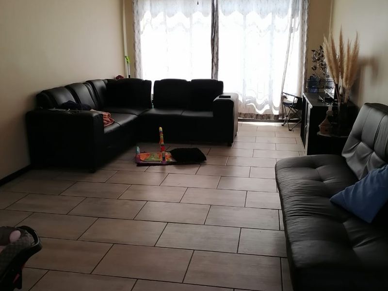1-Bedroom Apartment for Sale in Vereeniging – Secure & Well-Located - Photo 2