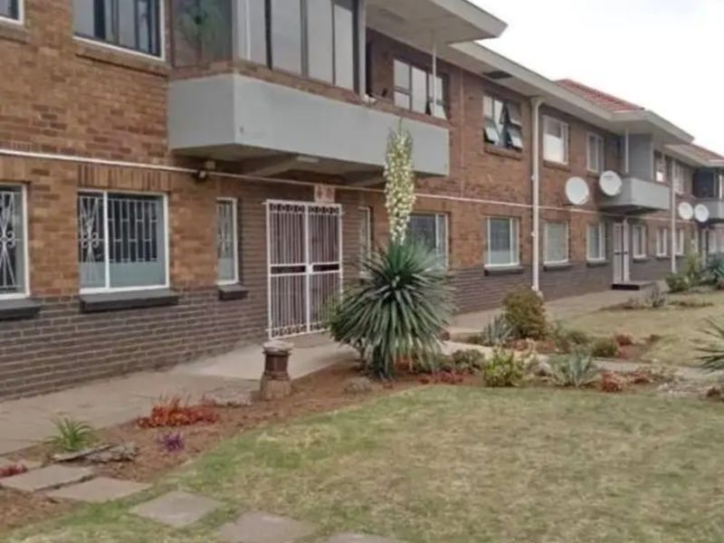 Flat For Sale In Vereeniging - Photo 1