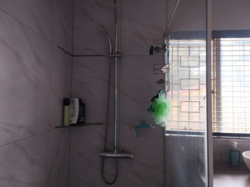 Charming 3-Bedroom Home with Excellent Security & Modern Comforts - Photo 2