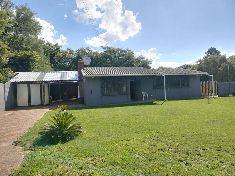 Charming 3-Bedroom Home with Excellent Security & Modern Comforts - Photo 1