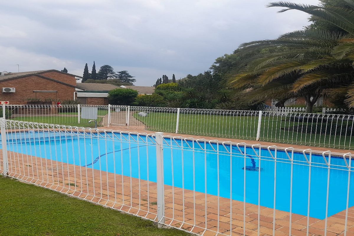 Freestanding Property 1039sqm with 2 Bedroom, Pool and Lapa in SW 5 - Photo 5