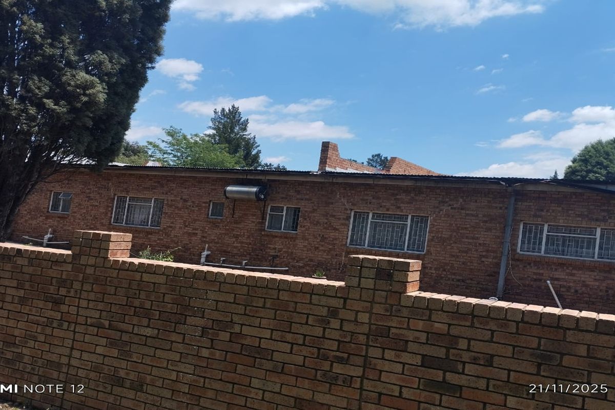 Stunning Small Holding 5min away from the mall. - Photo 2