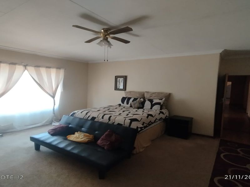 Stunning Small Holding 5min away from the mall. - Photo 9