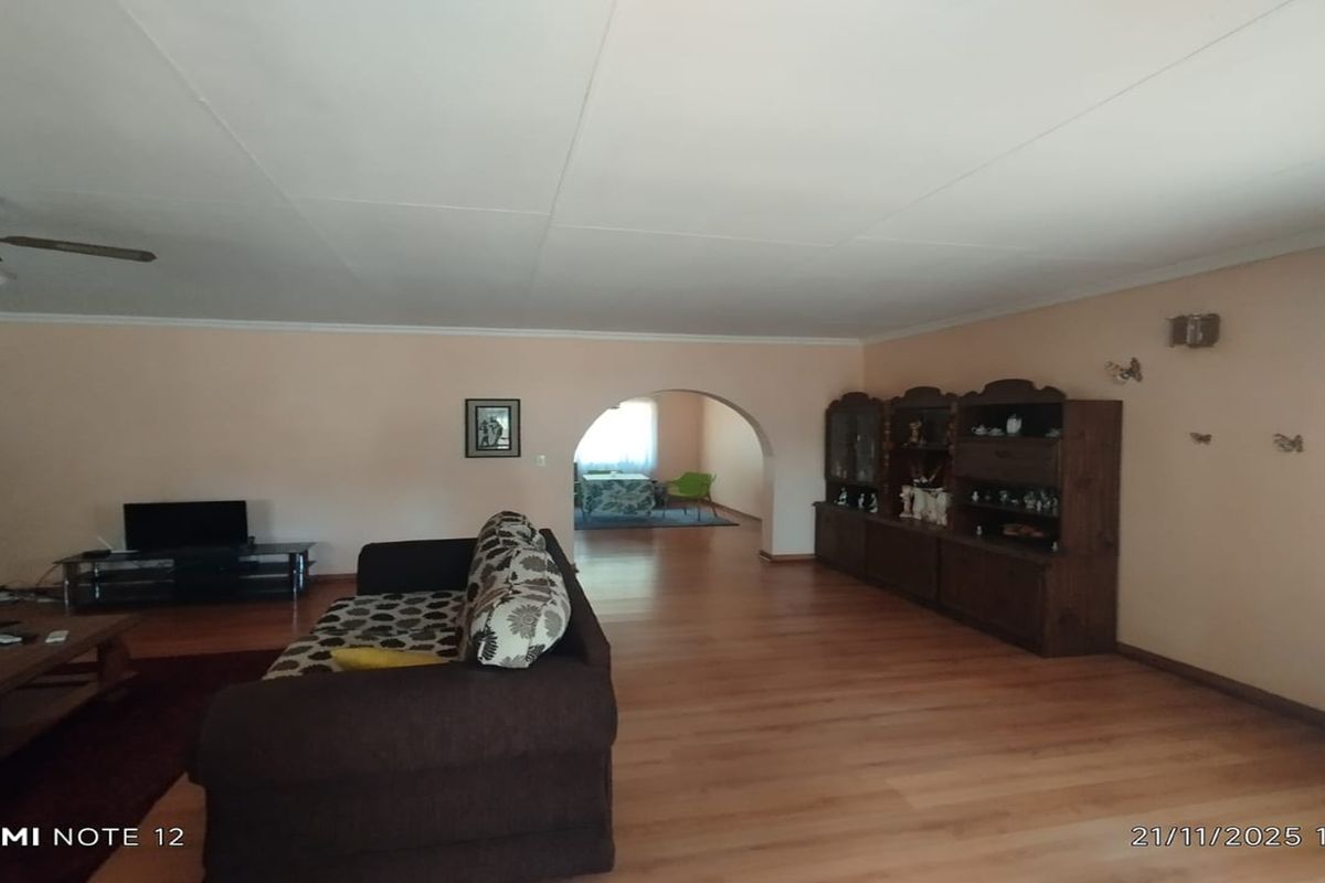Stunning Small Holding 5min away from the mall. - Photo 4