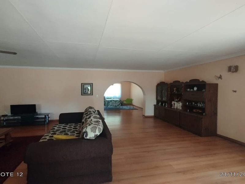 Stunning Small Holding 5min away from the mall. - Photo 4