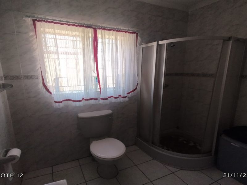 Stunning Small Holding 5min away from the mall. - Photo 6