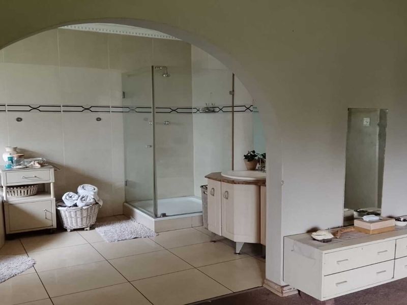 Beautiful 3-Bedroom Home with Excellent Features - Photo 10