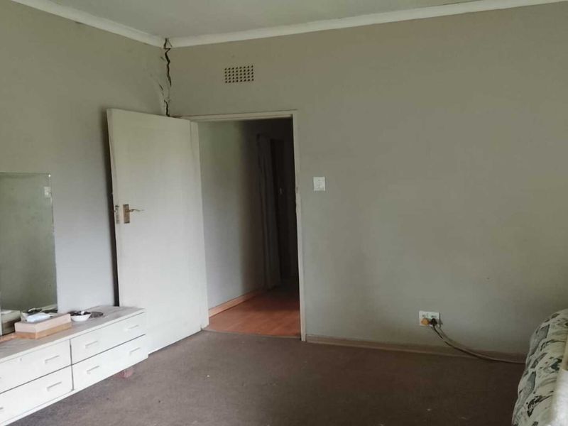 Beautiful 3-Bedroom Home with Excellent Features - Photo 8