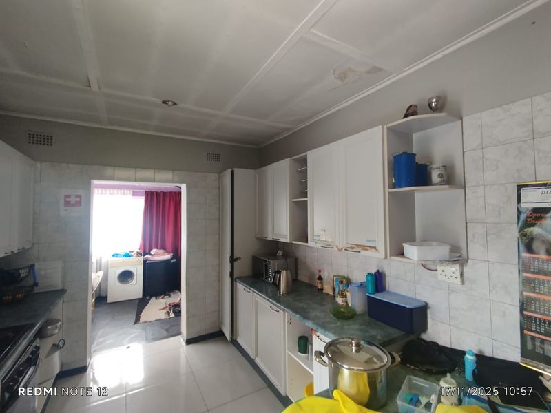 Warm and friendly 3 bedroom home - Photo 3