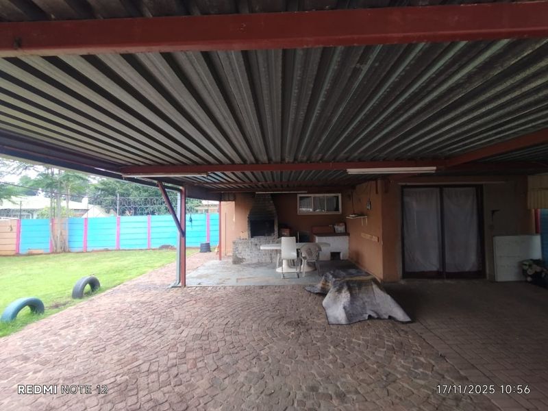 Warm and friendly 3 bedroom home - Photo 10