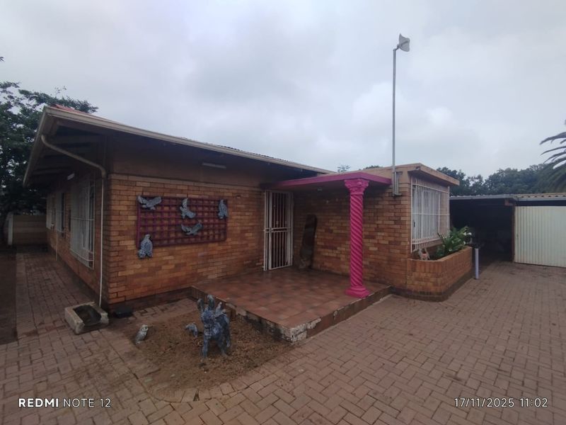 Warm and friendly 3 bedroom home - Photo 1