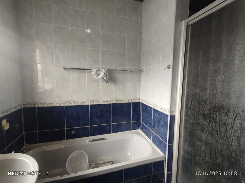 Warm and friendly 3 bedroom home - Photo 6