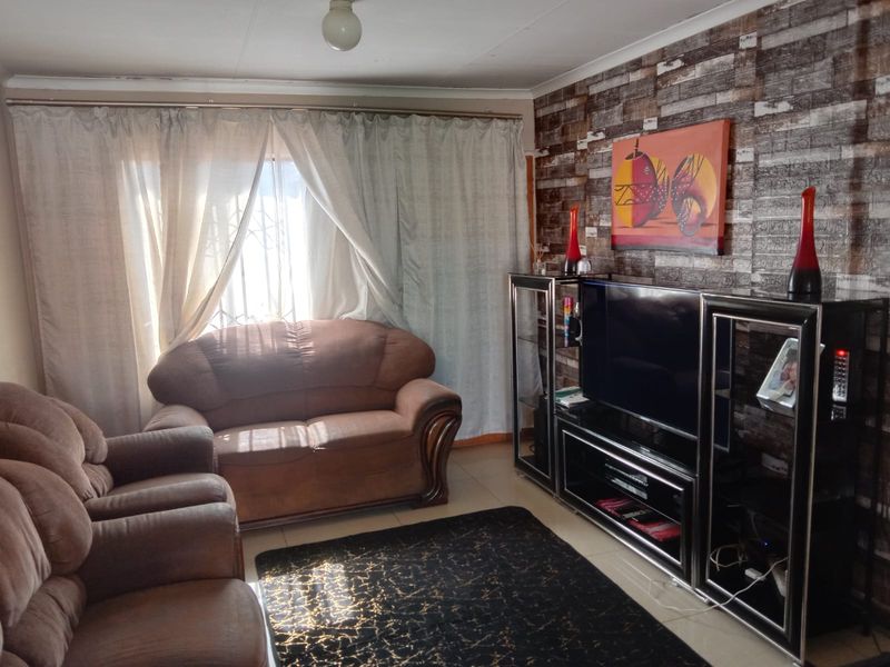 **🏡 Property For Sale - Photo 7