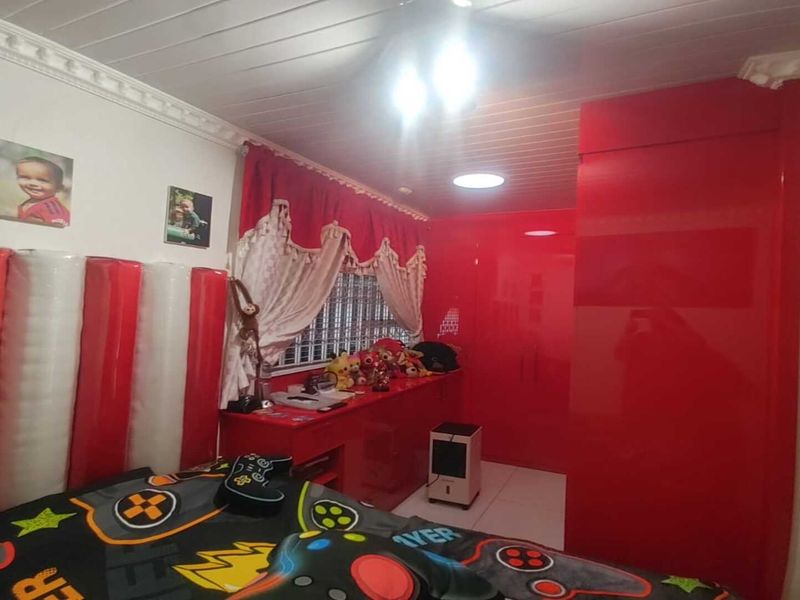 Modern 4-Bedroom Family Home with pool and entertainment area – Erf Size 991m2 - Photo 7