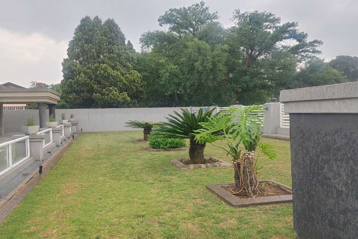 Modern 4-Bedroom Family Home with pool and entertainment area – Erf Size 991m2 - Photo 2