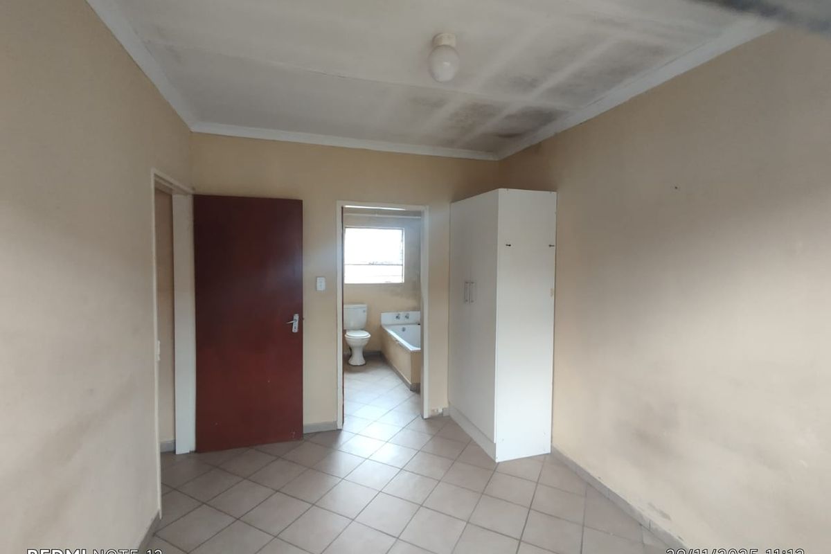 3-bedroom home located in the highly sought-after Miami Sands - Photo 5