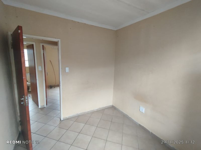 3-bedroom home located in the highly sought-after Miami Sands - Photo 7