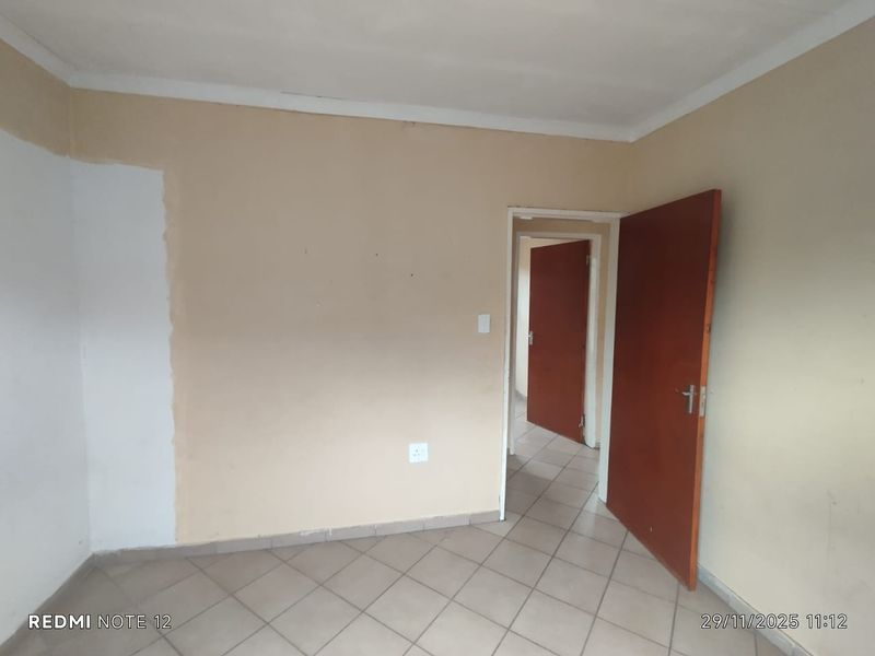 3-bedroom home located in the highly sought-after Miami Sands - Photo 6