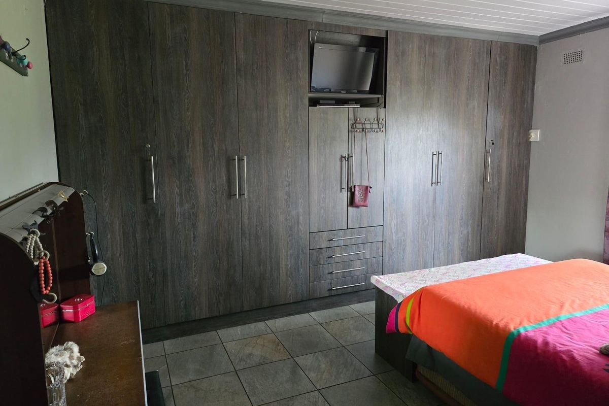 Spacious family home for sale - Photo 2