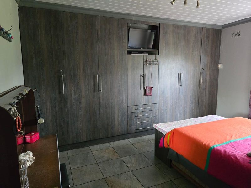 Spacious family home for sale - Photo 2