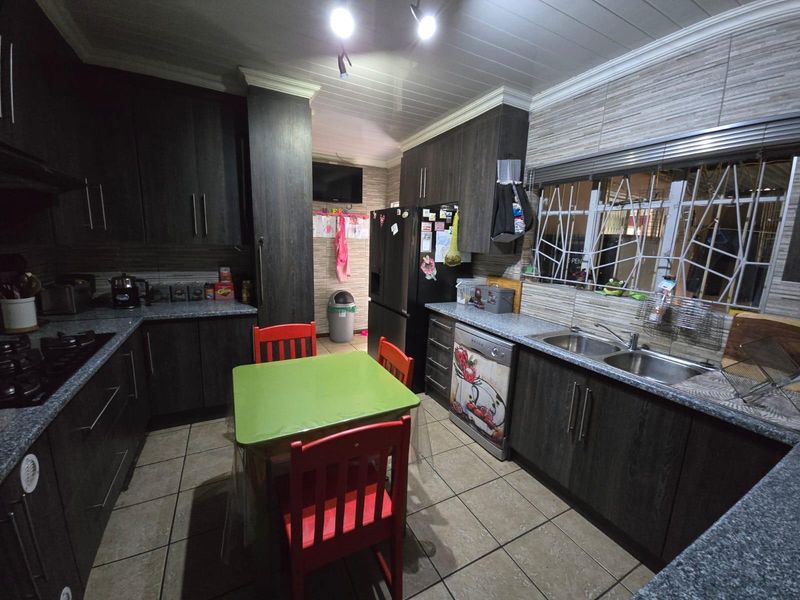 Spacious family home for sale - Photo 10