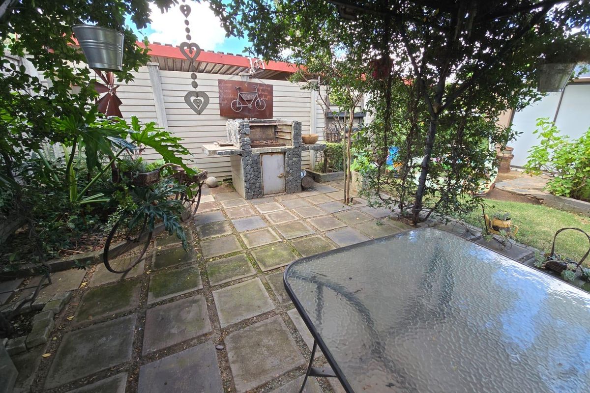 Spacious family home for sale - Photo 4