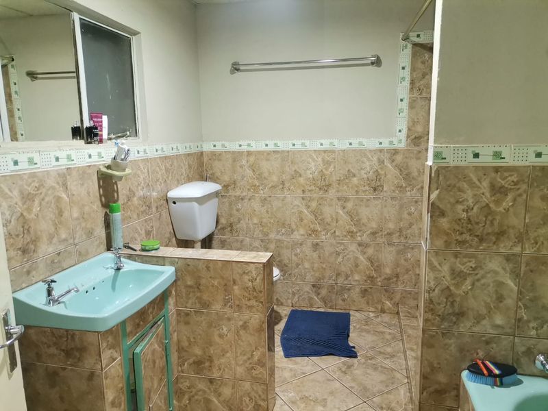 5-Bedroom House to Rent in a Safe Area of Rosashof - Photo 9