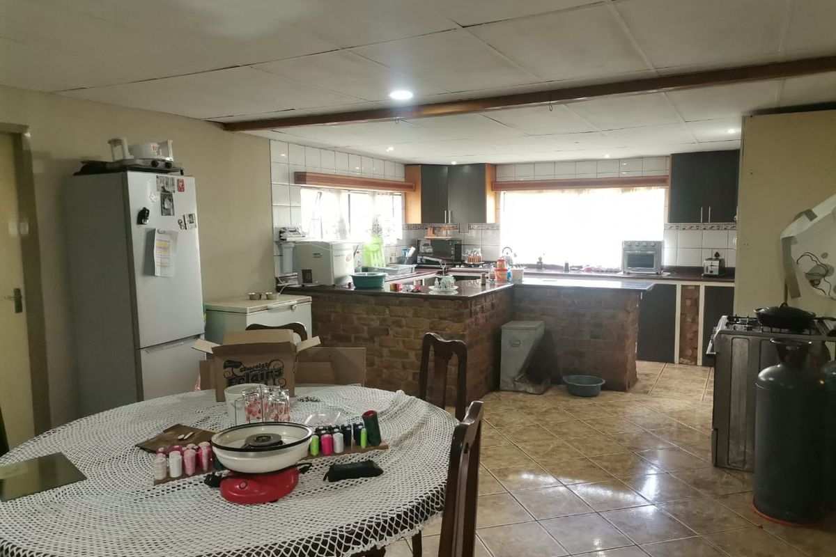 5-Bedroom House to Rent in a Safe Area of Rosashof - Photo 2