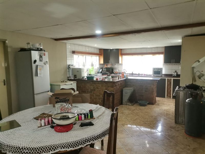5-Bedroom House to Rent in a Safe Area of Rosashof - Photo 2