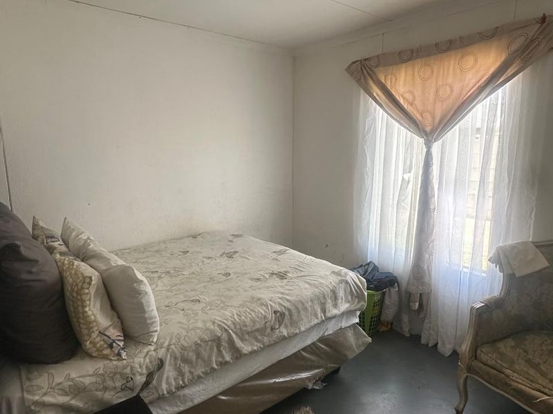 Charming 2-Bedroom Home – Perfect for Comfortable Living - Photo 2