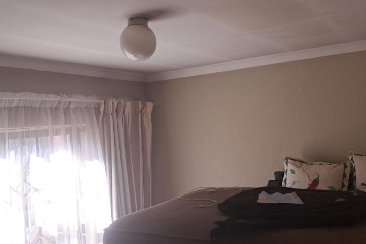 Modern 3 Bedroom Home with En suite and Spacious Living Areas - Photo 5