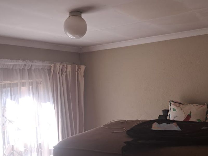 Modern 3 Bedroom Home with En suite and Spacious Living Areas - Photo 5