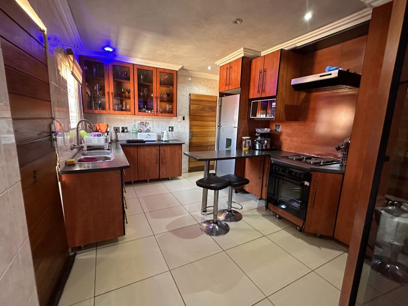 House Pending Sale In Evaton - Photo 4