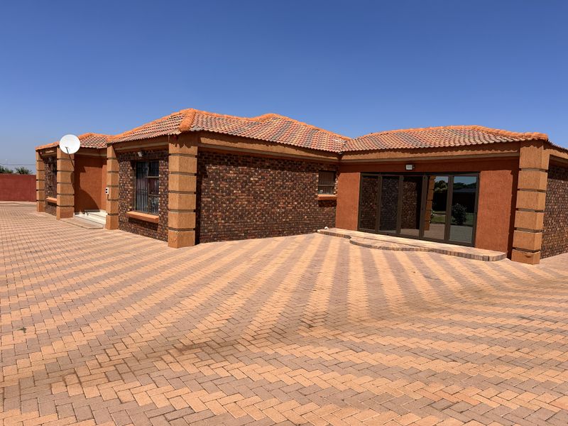House Pending Sale In Evaton - Photo 3