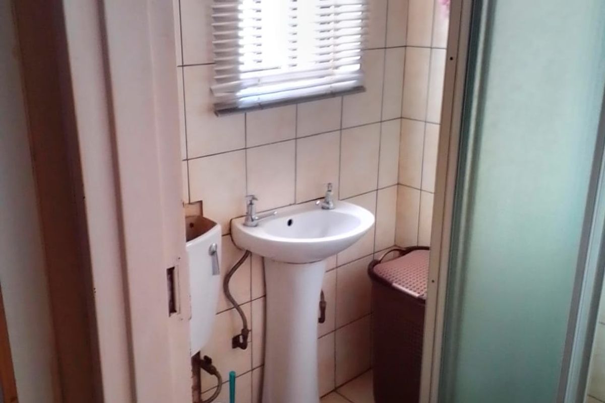 House - Photo 3