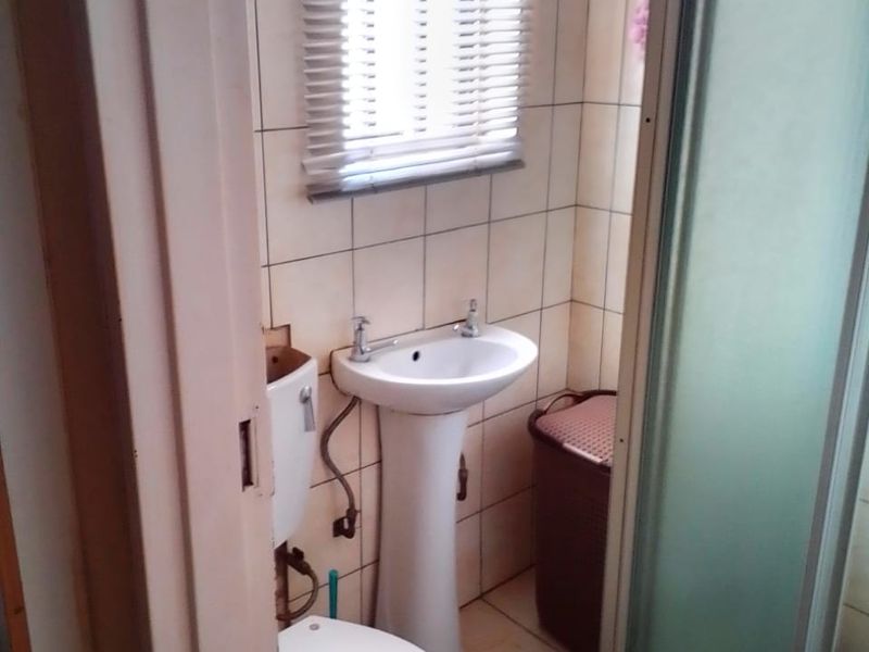 House - Photo 3