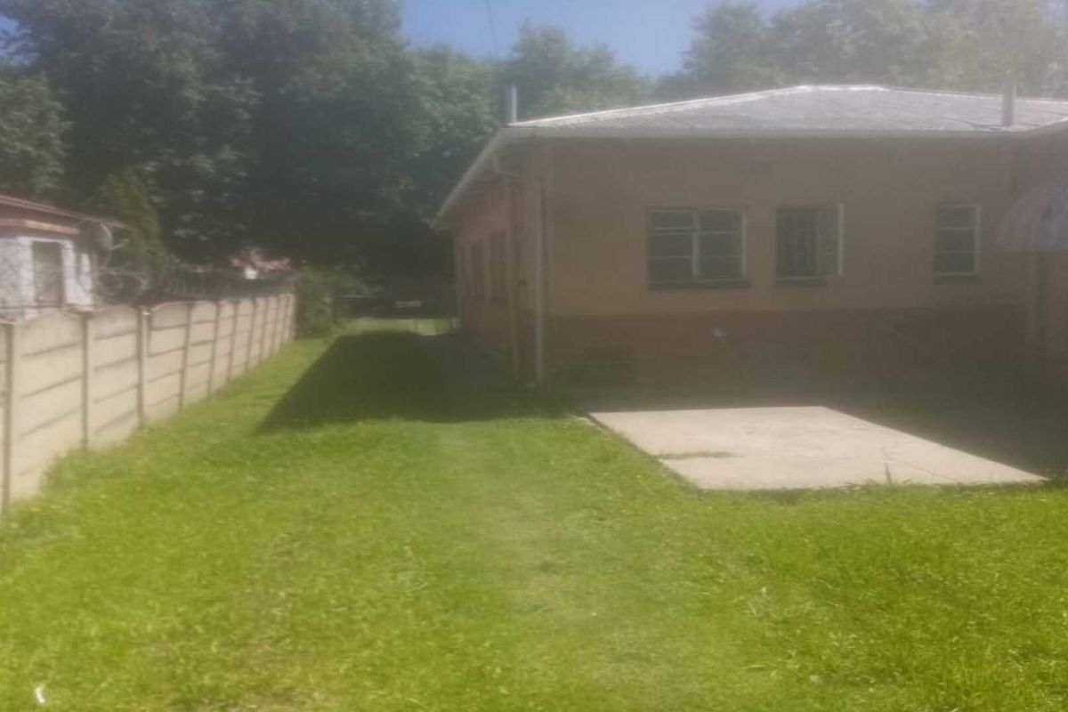 Spacious 9- Bedroom property with Outside Accommodation. - Photo 3