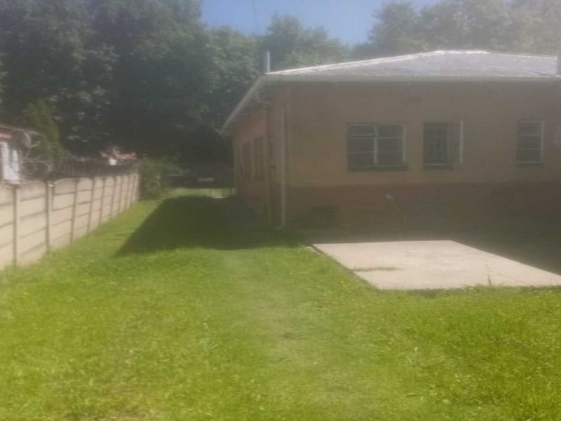 Spacious 9- Bedroom property with Outside Accommodation. - Photo 3