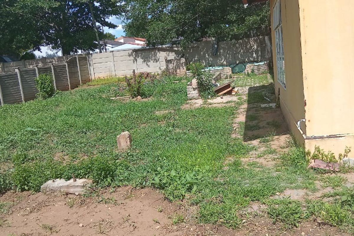 3 bedroom Asbestos house for sale - Photo 2