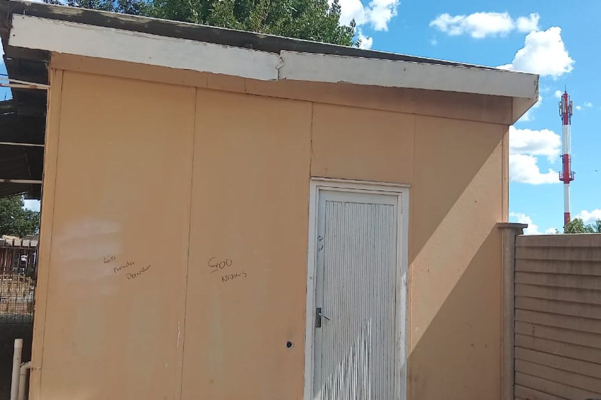 3 bedroom Asbestos house for sale - Photo 3