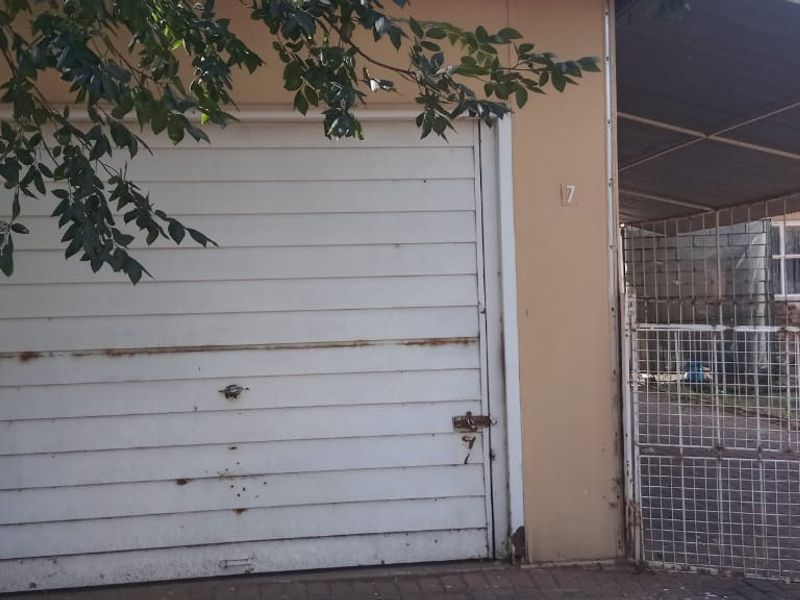 3 bedroom Asbestos house for sale - Photo 8