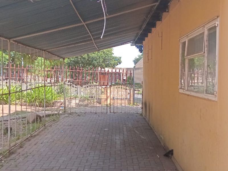 3 bedroom Asbestos house for sale - Photo 6