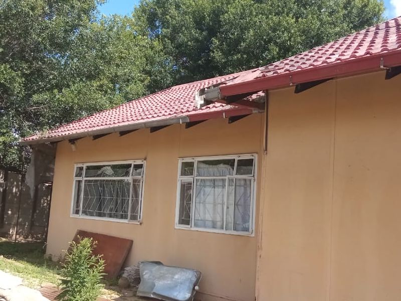 3 bedroom Asbestos house for sale - Photo 1