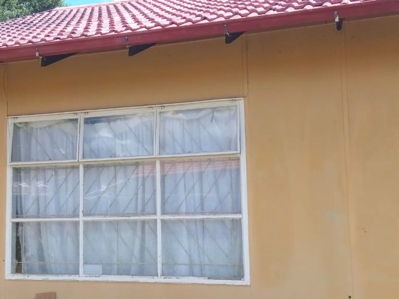 3 bedroom Asbestos house for sale - Photo 4