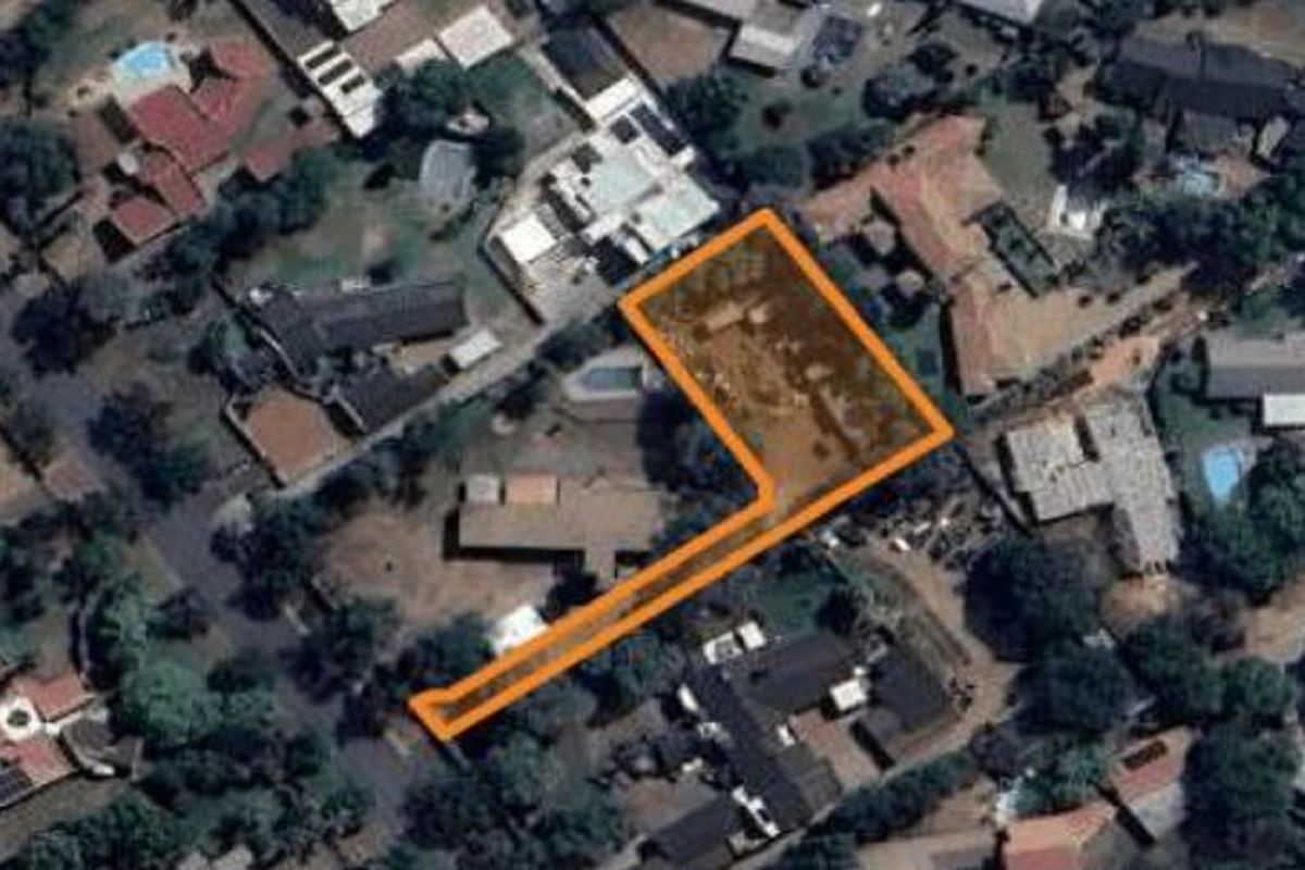 An aerial view of a residential vacant land plot, highlighting the property boundaries within an established suburban neighborhood.