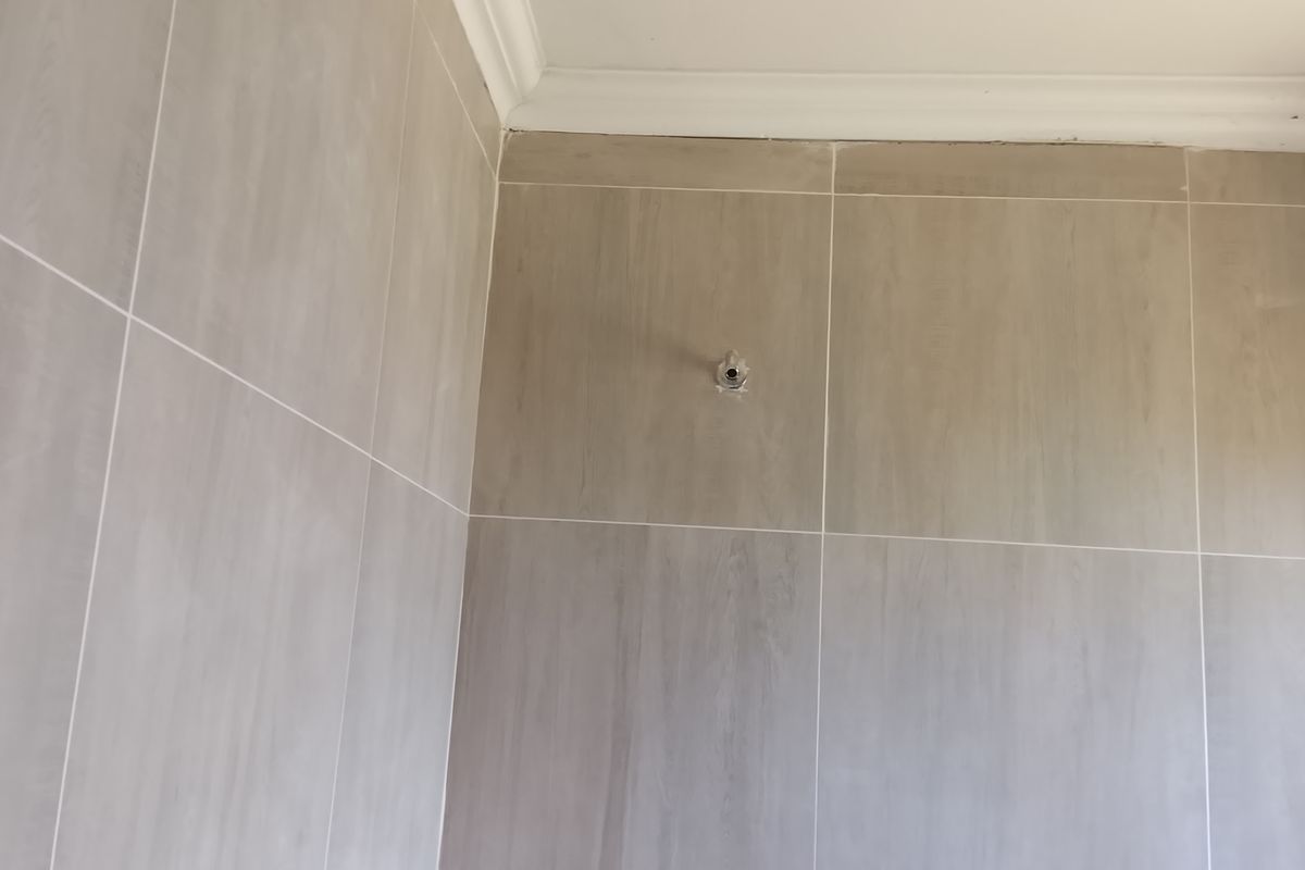 Spacious 4-Bedroom Home with Security Features and Solar Power – Renovation Opportunity - Photo 5