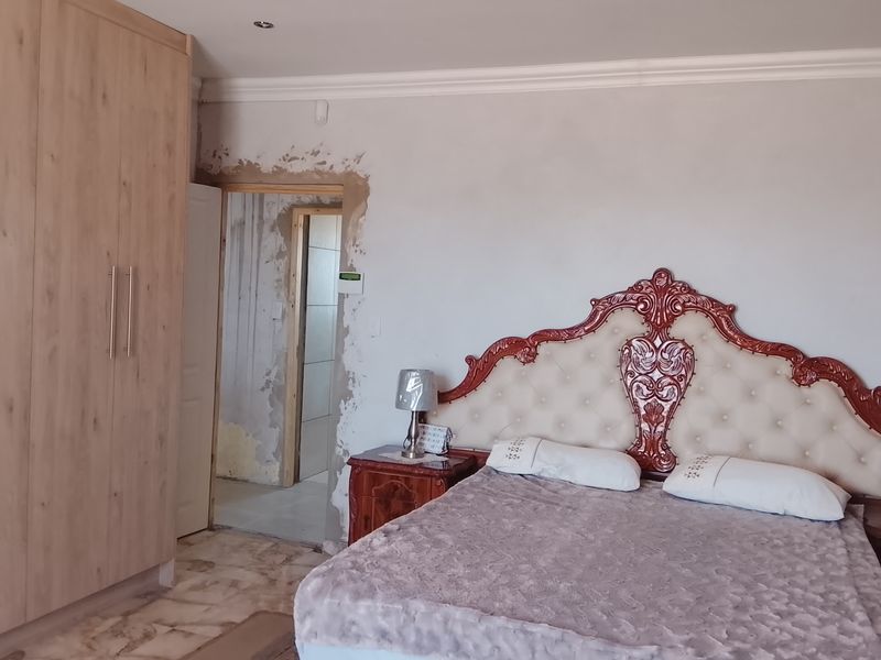 Spacious 4-Bedroom Home with Security Features and Solar Power – Renovation Opportunity - Photo 10