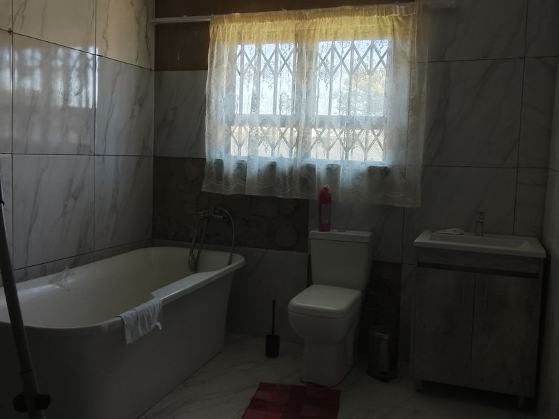 Spacious 4-Bedroom Home with Security Features and Solar Power – Renovation Opportunity - Photo 9