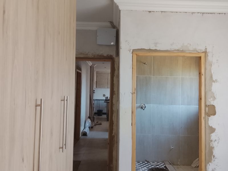 Spacious 4-Bedroom Home with Security Features and Solar Power – Renovation Opportunity - Photo 4