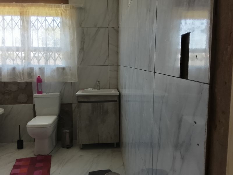 Spacious 4-Bedroom Home with Security Features and Solar Power – Renovation Opportunity - Photo 8